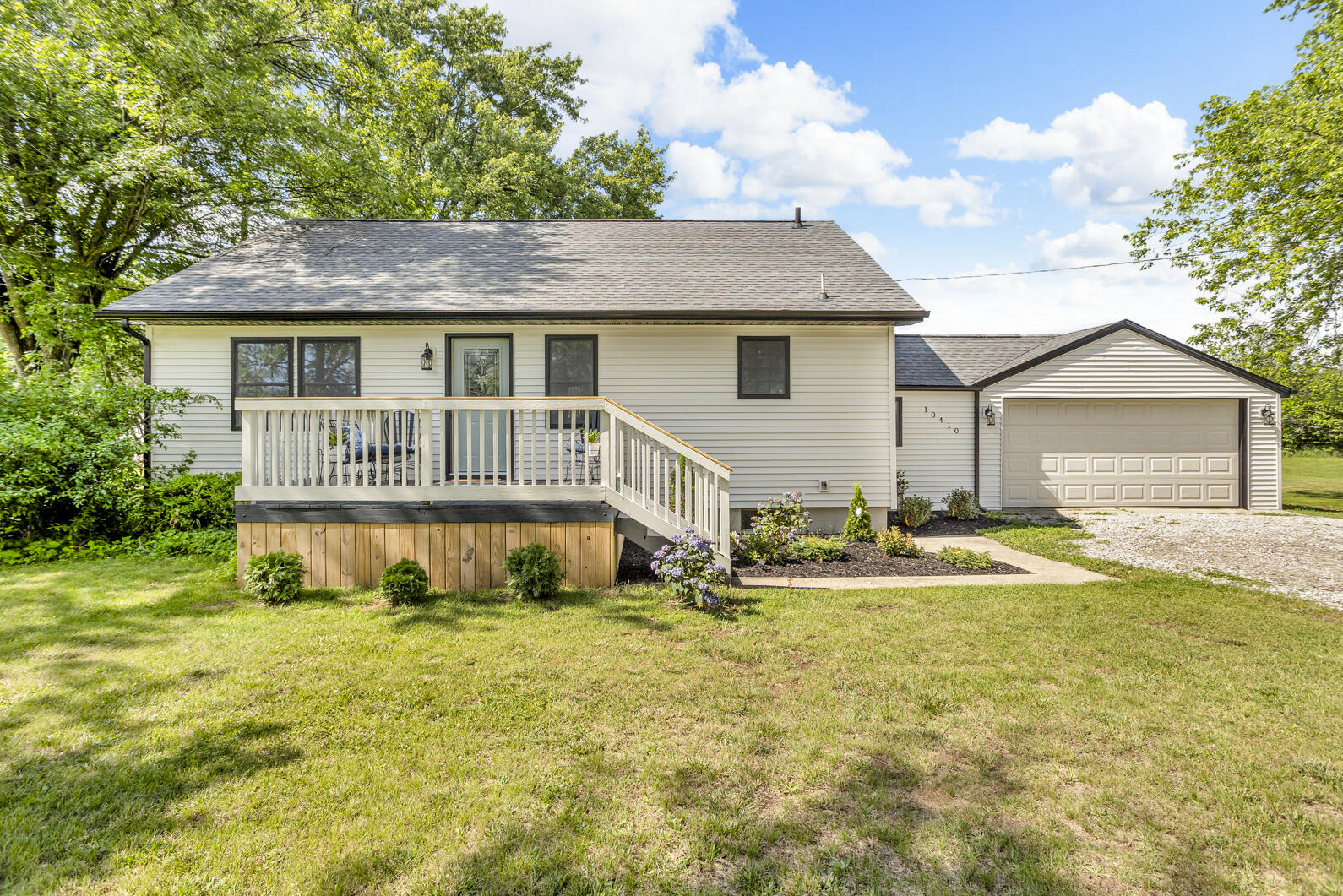 10410 Cady Road Jackson, MI 49201 - Photo 4 of 53 4