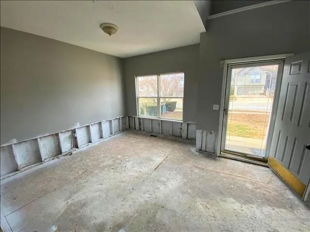 $219,900 | 8547 North Robinhood Avenue, Kansas City, MO 64154