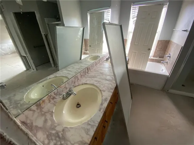 $219,900 | 8547 North Robinhood Avenue, Kansas City, MO 64154