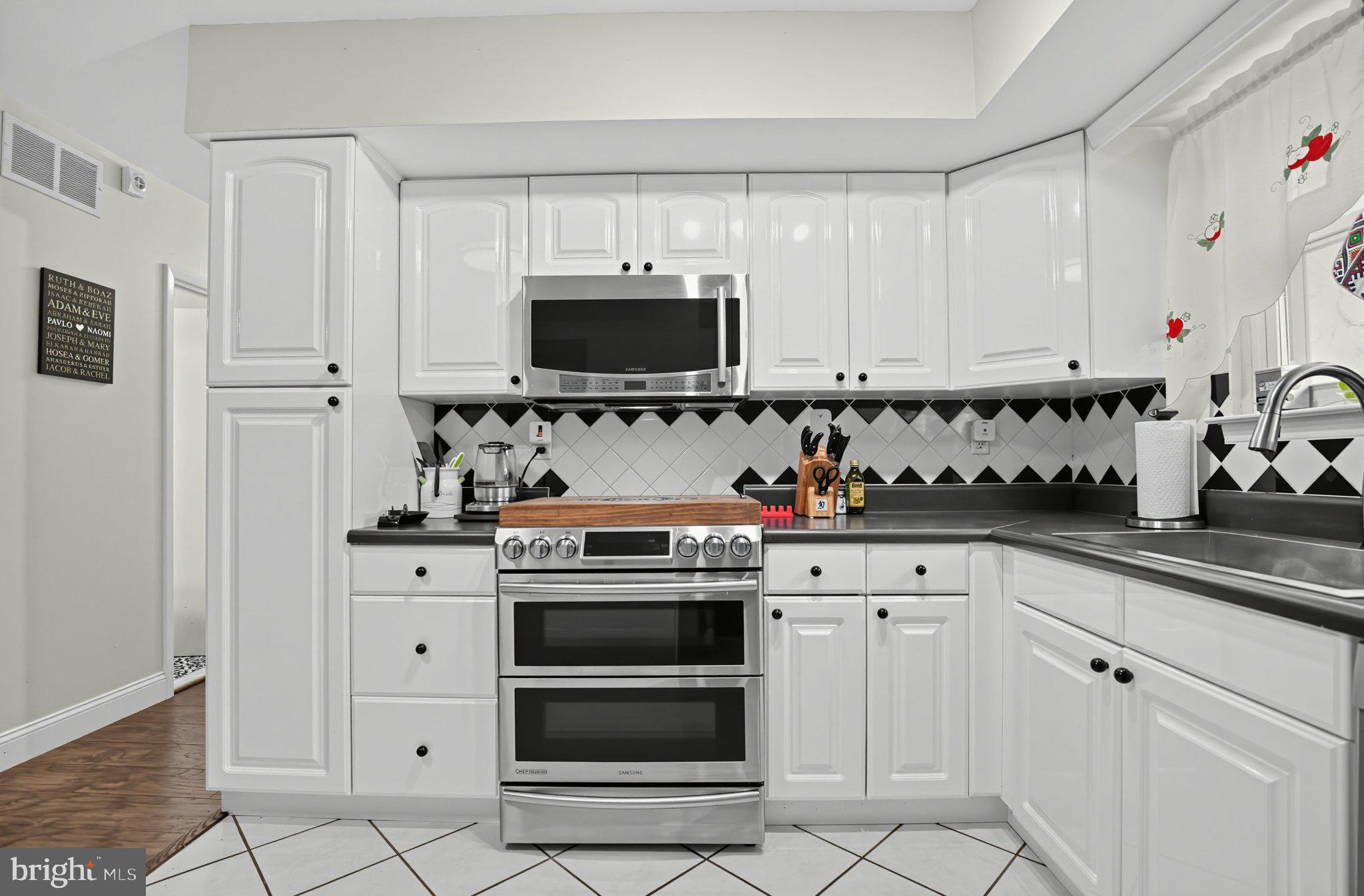 131 Jacqueline Avenue Delran, NJ 08075 - Photo 11 of 42 Open kitchen