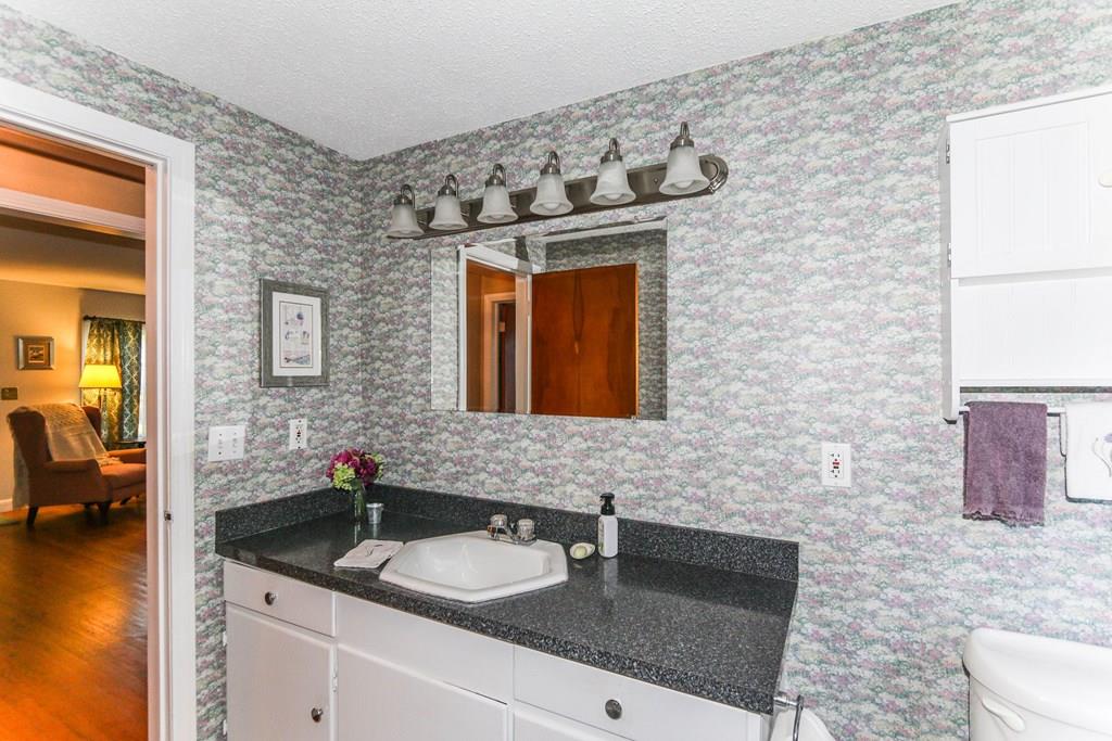 70 Jeffrey Road Springfield, MA 01119 - Photo 24 of 29
