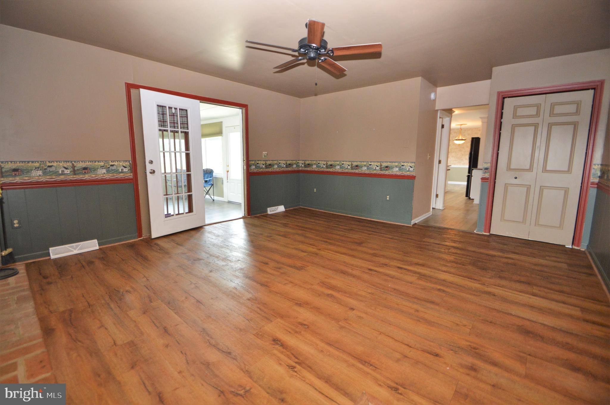 17 Fairland Road Manheim, PA 17545 - Photo 18 of 35 1st floor family room