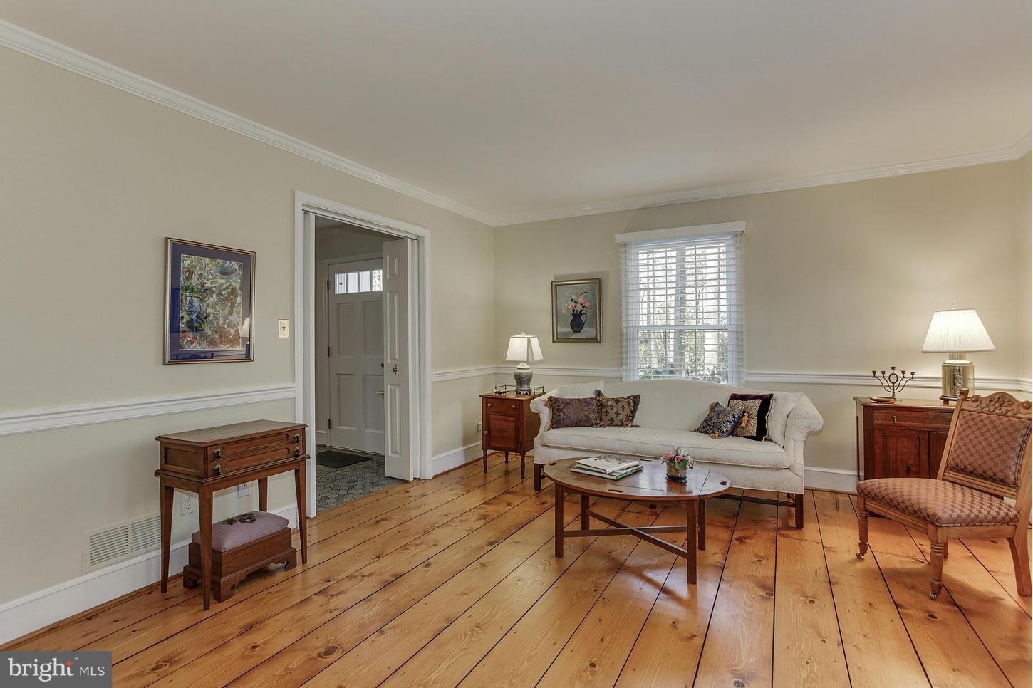 605 Shore Acres Road Arnold, MD 21012 - Photo 11 of 30 Living Room