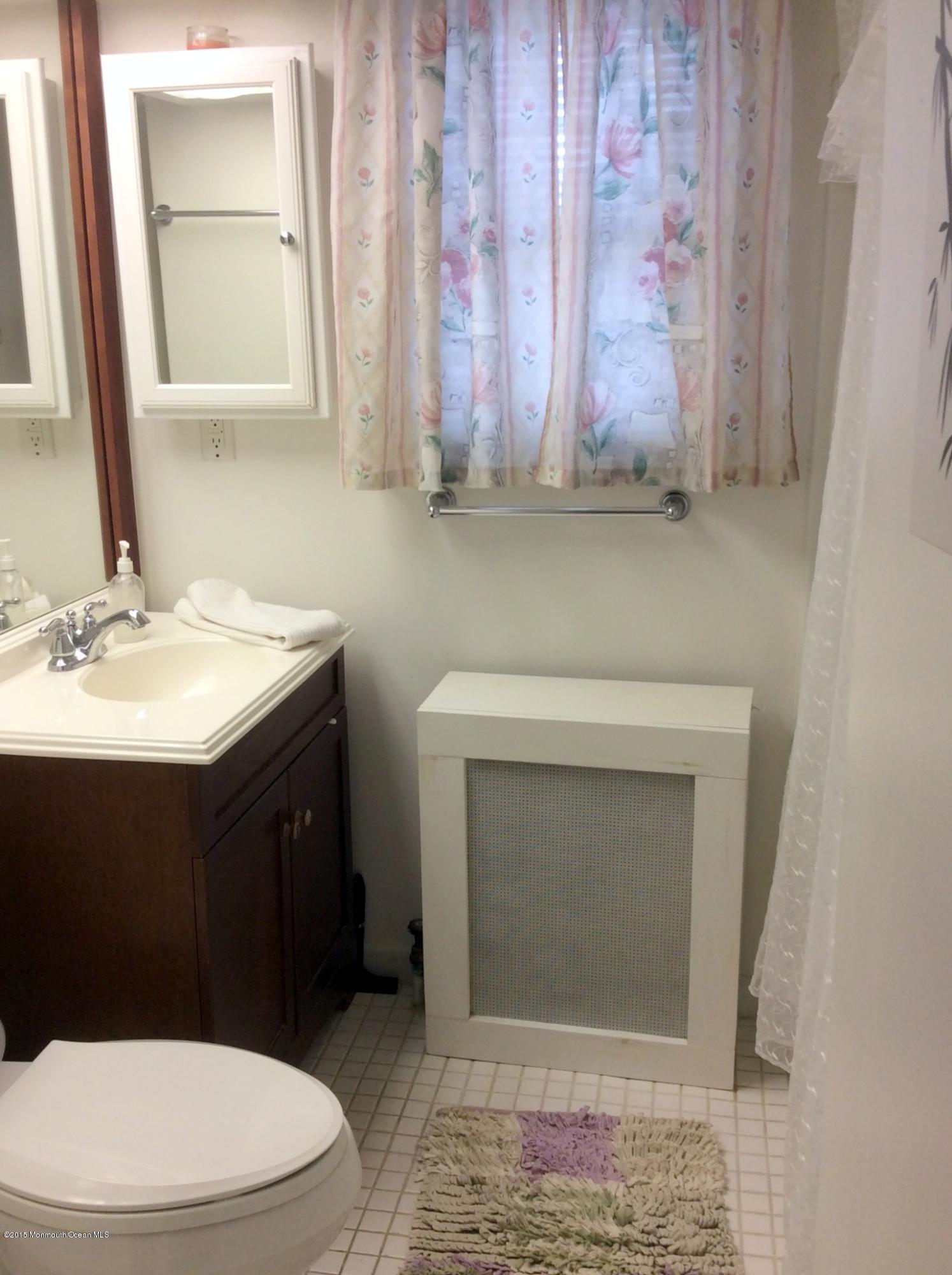 38 Pinckney Road, Unit D Red Bank, NJ 07701 - Photo 14 of 31 Upgraded Bathroom