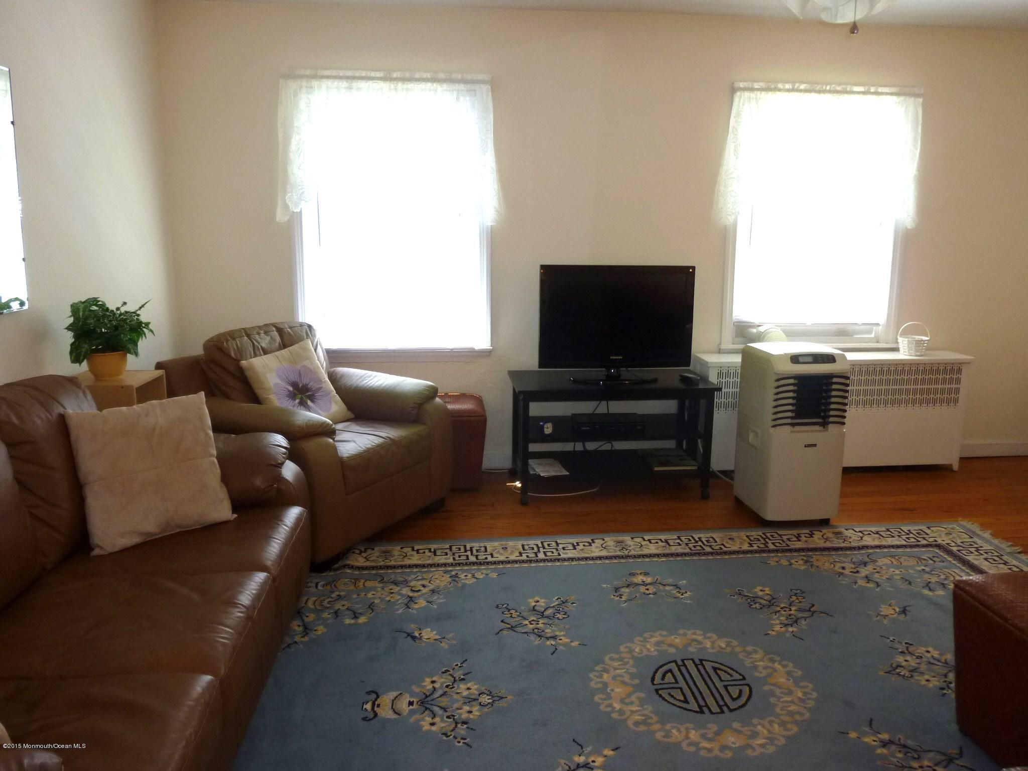 38 Pinckney Road, Unit D Red Bank, NJ 07701 - Photo 6 of 31 Lots of Light