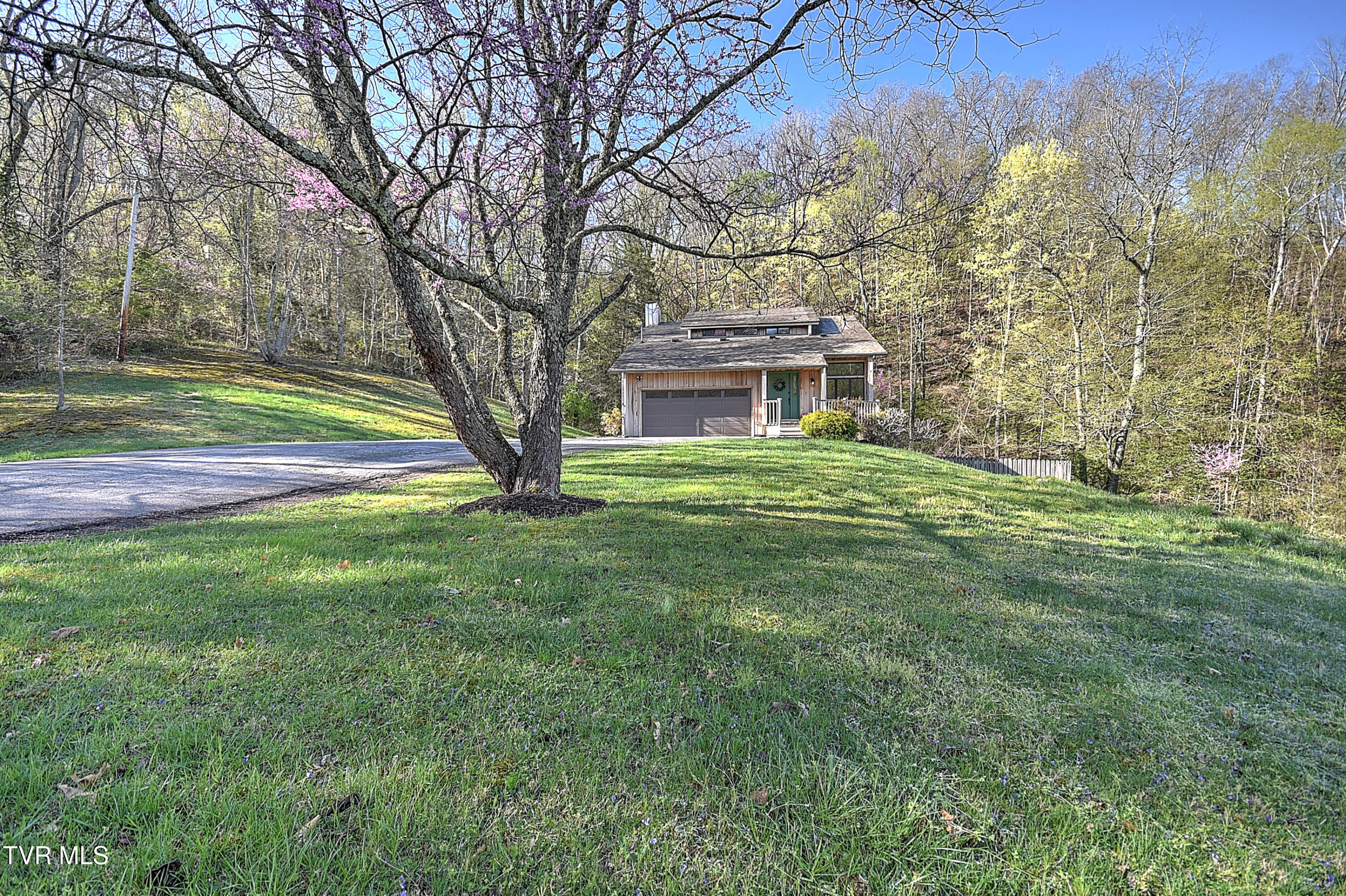 112 Hidden Valley Road Bristol, TN 37620 - Photo 2 of 74 112 Hidden Valley KB-2