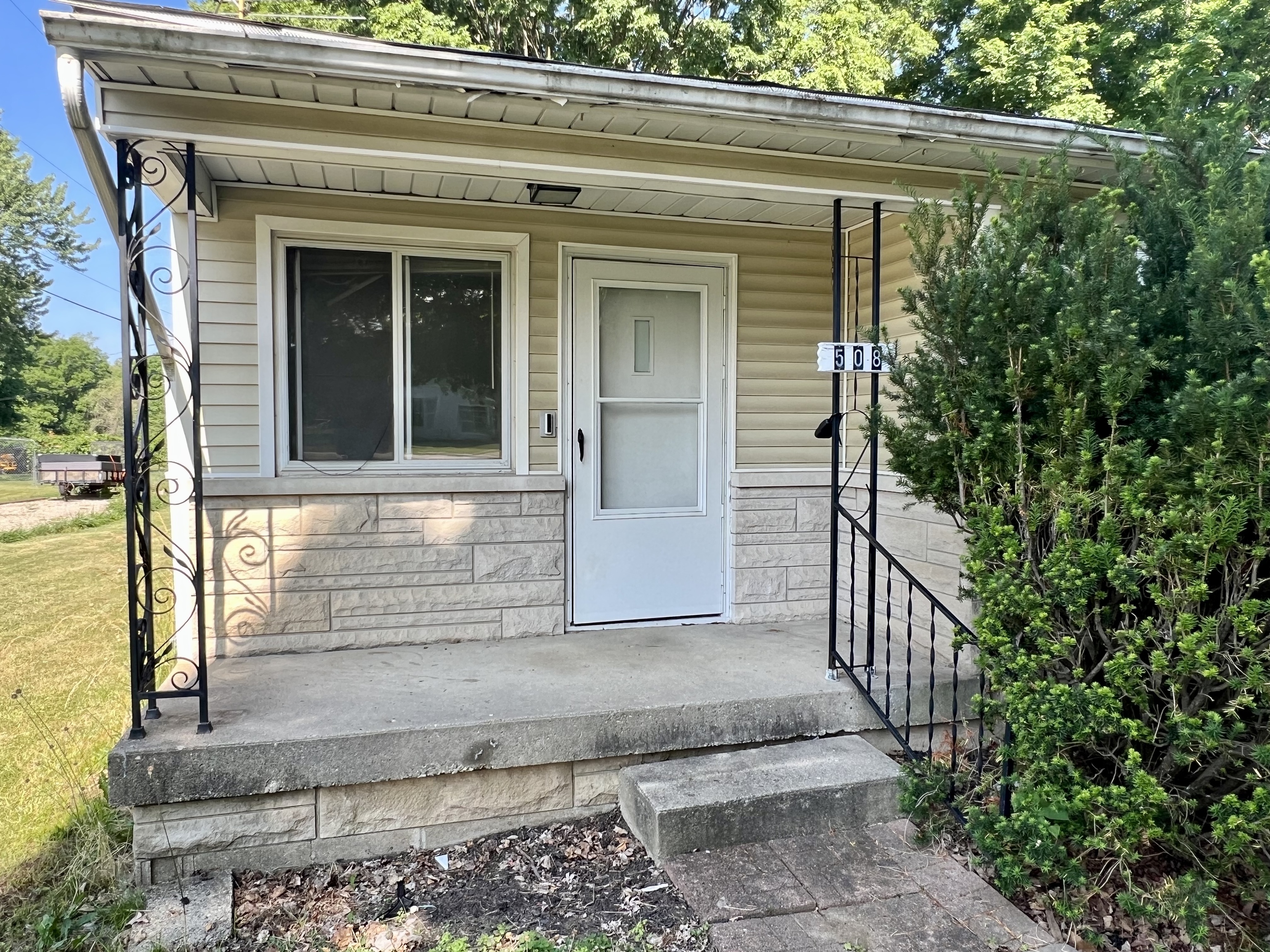 508 Howard Road Greenwood, IN 46142 - Photo 4 of 23 Gallery Image 4