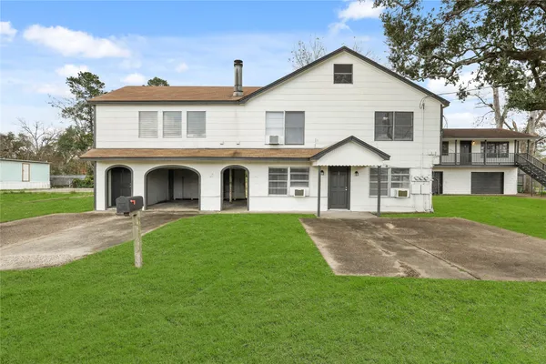 $950 | 105 West Linney Street, Unit 3, Dayton, TX 77535