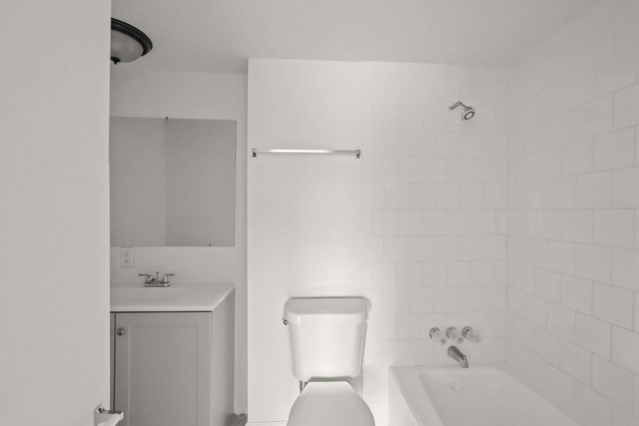 105 West Linney Street, Unit 3 Dayton, TX 77535 - Photo 8 of 12 a bathroom with a bathtub and a sink