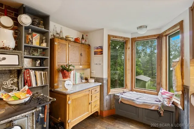 $425,000 | 21975 Highway 5, Versailles, MO 65084