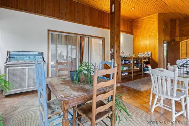 $425,000 | 21975 Highway 5, Versailles, MO 65084