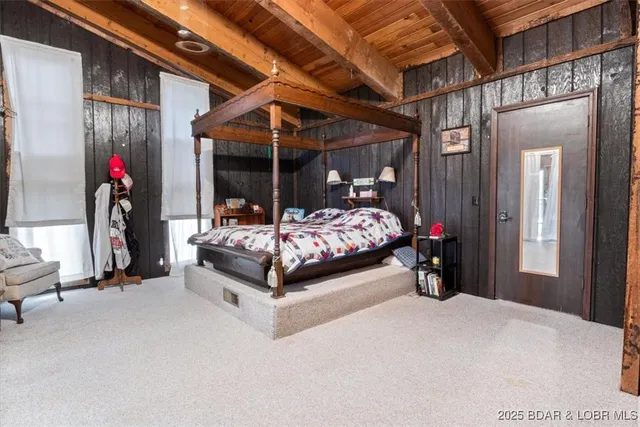 $425,000 | 21975 Highway 5, Versailles, MO 65084