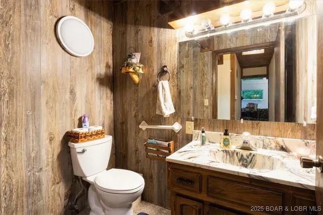 $425,000 | 21975 Highway 5, Versailles, MO 65084