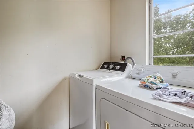 $425,000 | 21975 Highway 5, Versailles, MO 65084