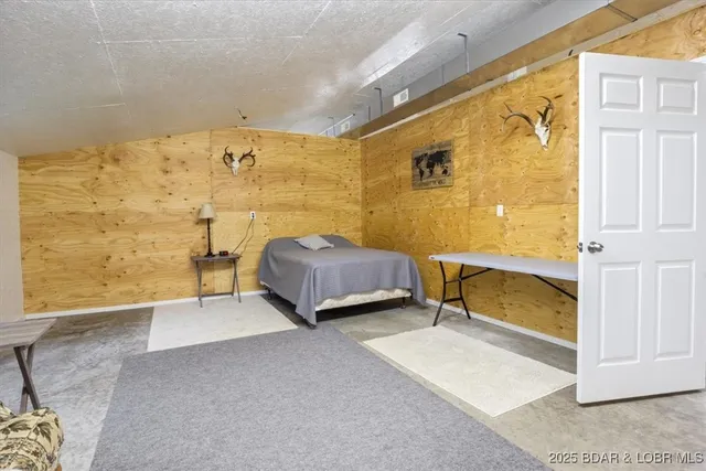 $425,000 | 21975 Highway 5, Versailles, MO 65084