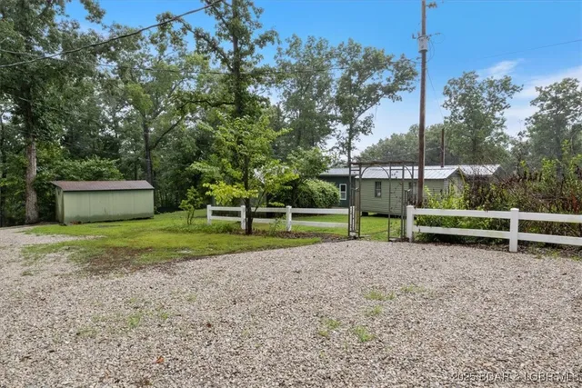 $425,000 | 21975 Highway 5, Versailles, MO 65084