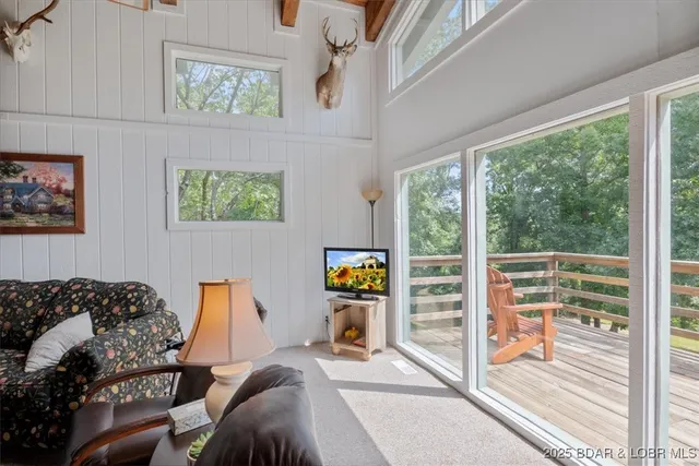 $425,000 | 21975 Highway 5, Versailles, MO 65084