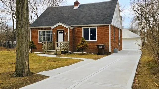 $1,800 | 2215 Welworth Avenue, Rockford, IL 61108