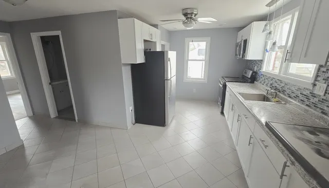 $1,800 | 2215 Welworth Avenue, Rockford, IL 61108