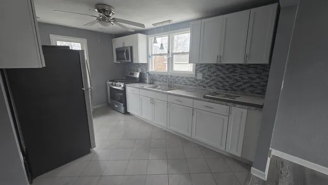 $1,800 | 2215 Welworth Avenue, Rockford, IL 61108