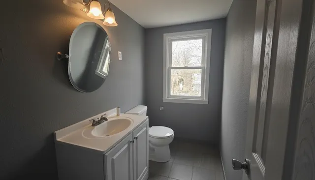 $1,800 | 2215 Welworth Avenue, Rockford, IL 61108