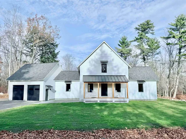 $899,000 | 18 Woodland Grv Road, Conway, NH 03813