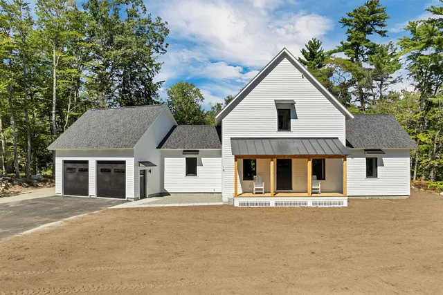 $899,000 | 18 Woodland Grv Road, Conway, NH 03813