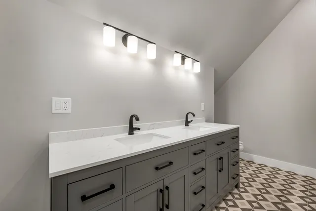 $899,000 | 18 Woodland Grv Road, Conway, NH 03813