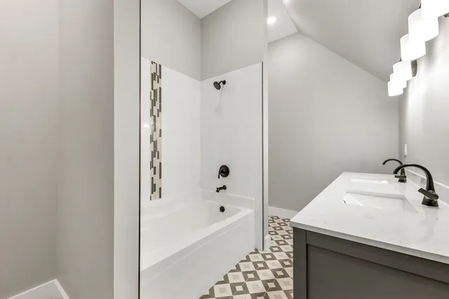 $899,000 | 18 Woodland Grv Road, Conway, NH 03813