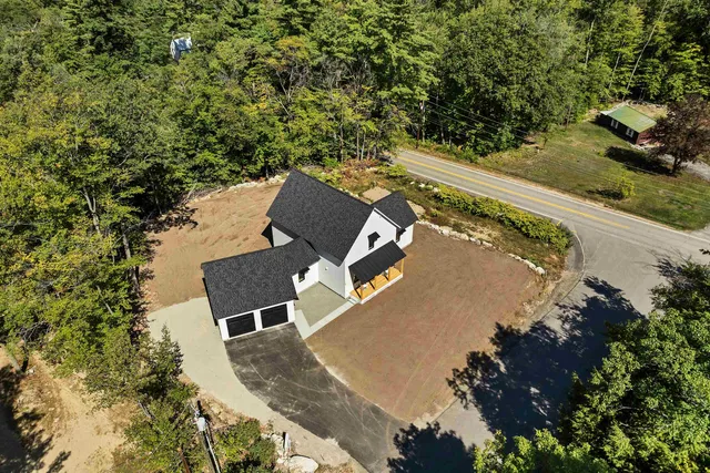 $899,000 | 18 Woodland Grv Road, Conway, NH 03813