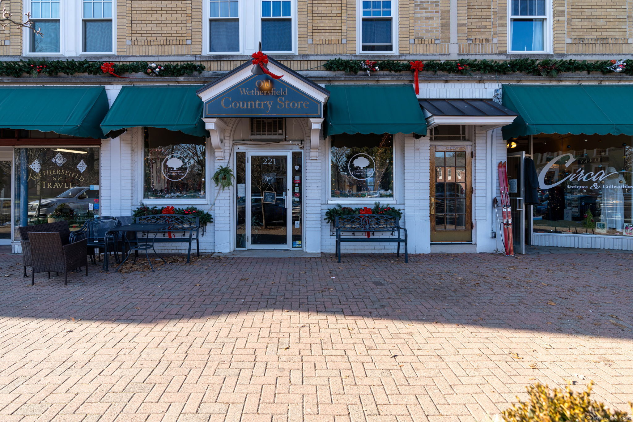 18 Hubbard Place Wethersfield, CT 06109 - Photo 19 of 21 a view of a chairs and table in the patio