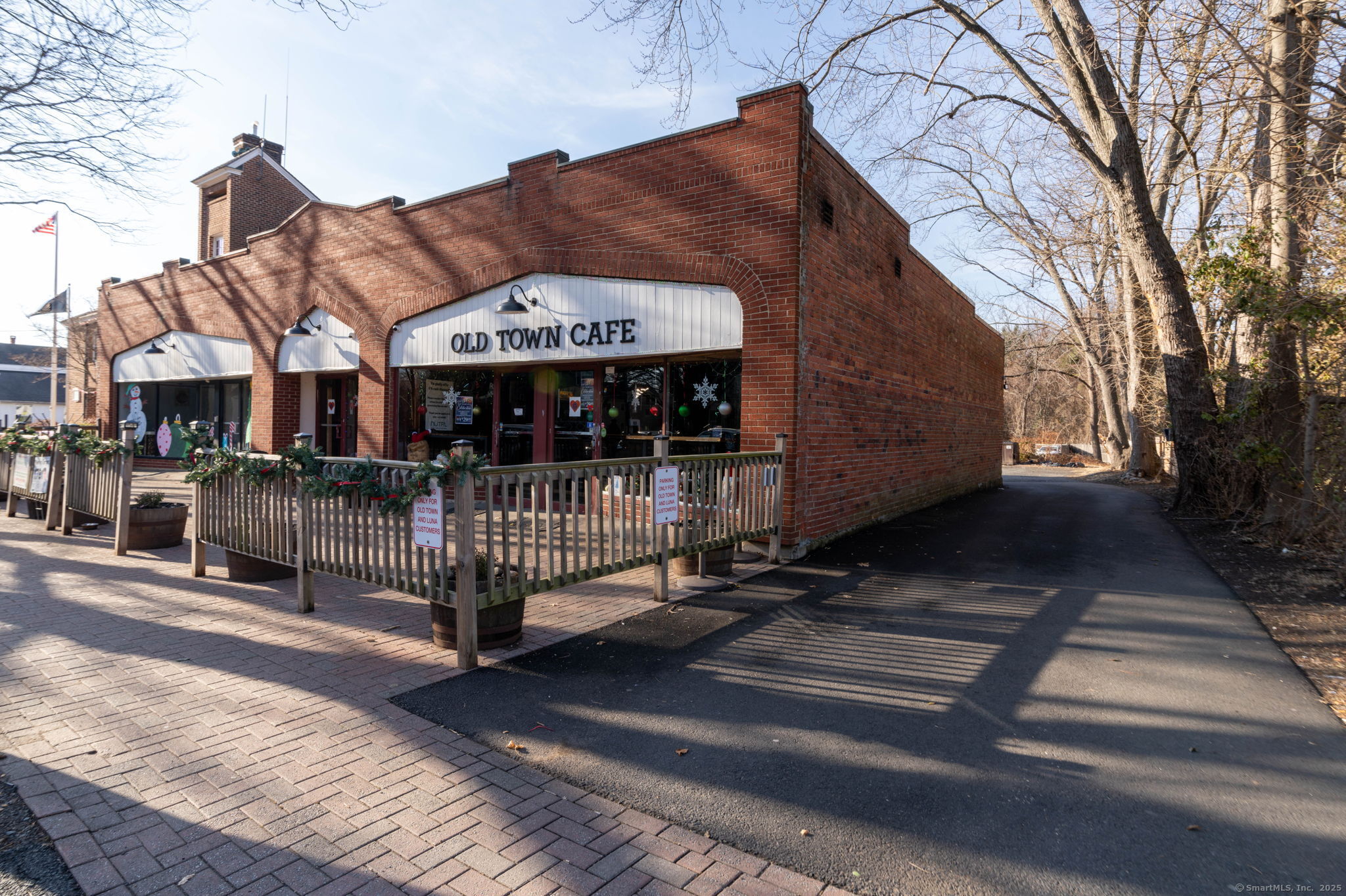 18 Hubbard Place Wethersfield, CT 06109 - Photo 20 of 21 a view of a house with a balcony