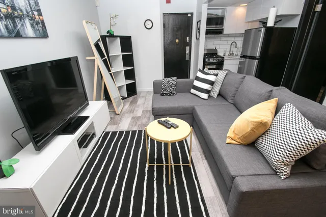 $1,495 | 2135 Walnut Street, Unit 304, Philadelphia, PA 19103