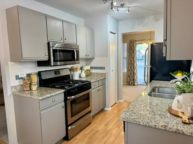 $235,000 | 181 Lawn Court, Buffalo Grove, IL 60089