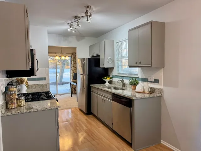 $235,000 | 181 Lawn Court, Buffalo Grove, IL 60089