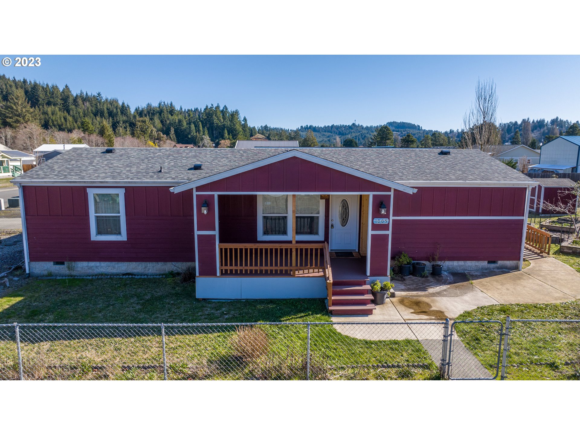 1005 Cedar Loop Lakeside, OR 97449 - Photo 1 of 32 Gallery Image 1