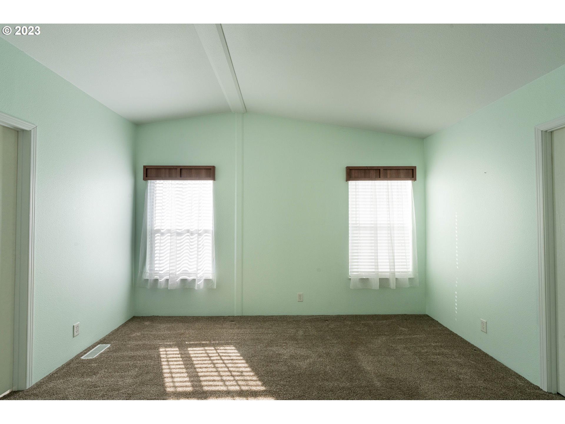 1005 Cedar Loop Lakeside, OR 97449 - Photo 11 of 32 Primary Bedroom