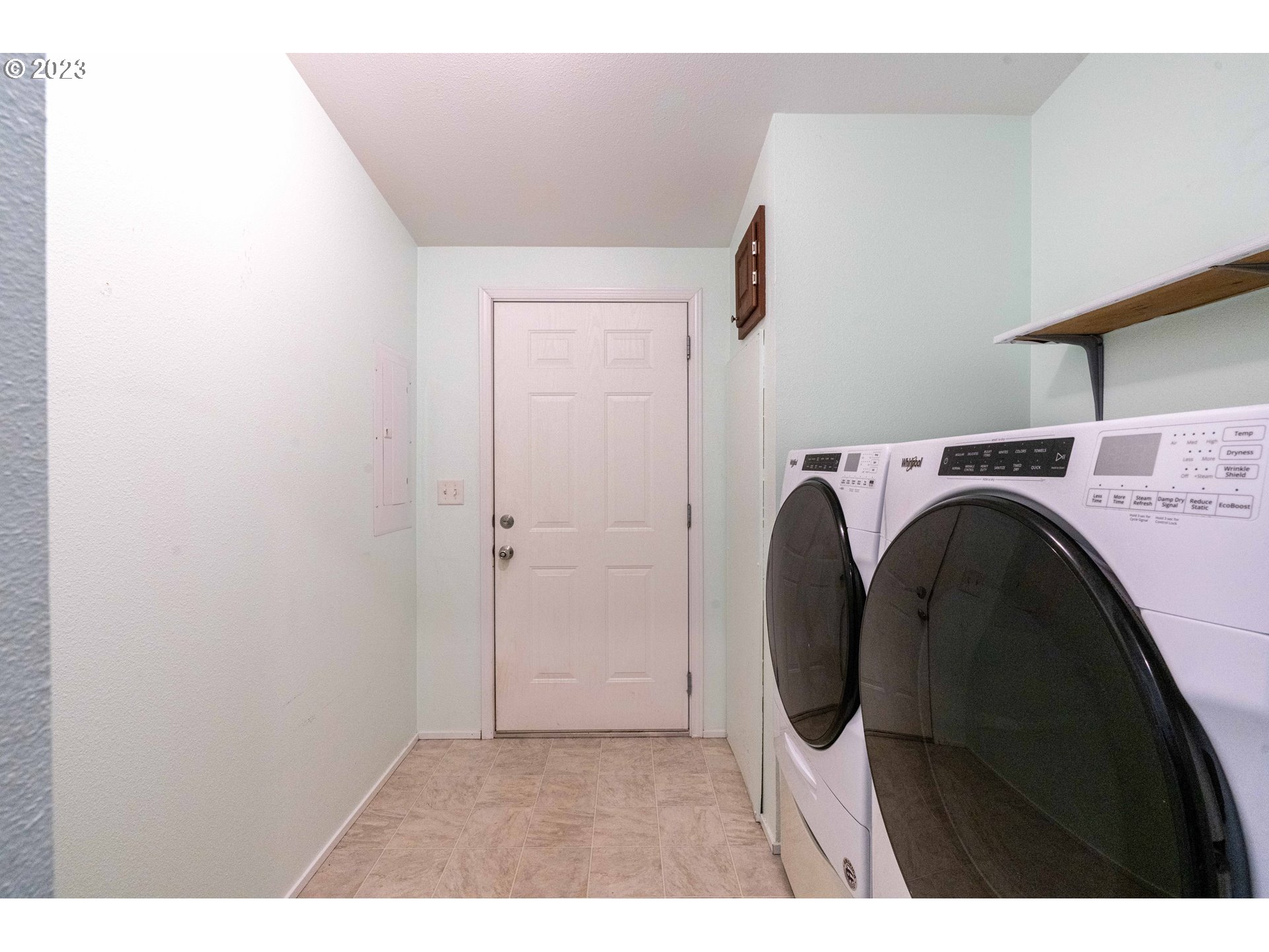1005 Cedar Loop Lakeside, OR 97449 - Photo 20 of 32 Laundry