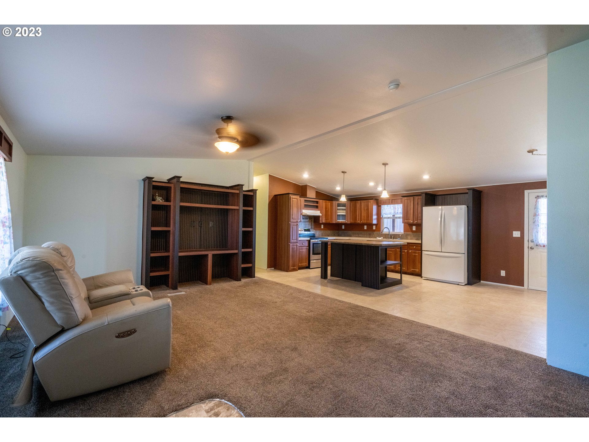 1005 Cedar Loop Lakeside, OR 97449 - Photo 7 of 32 Kitchen/Living Room