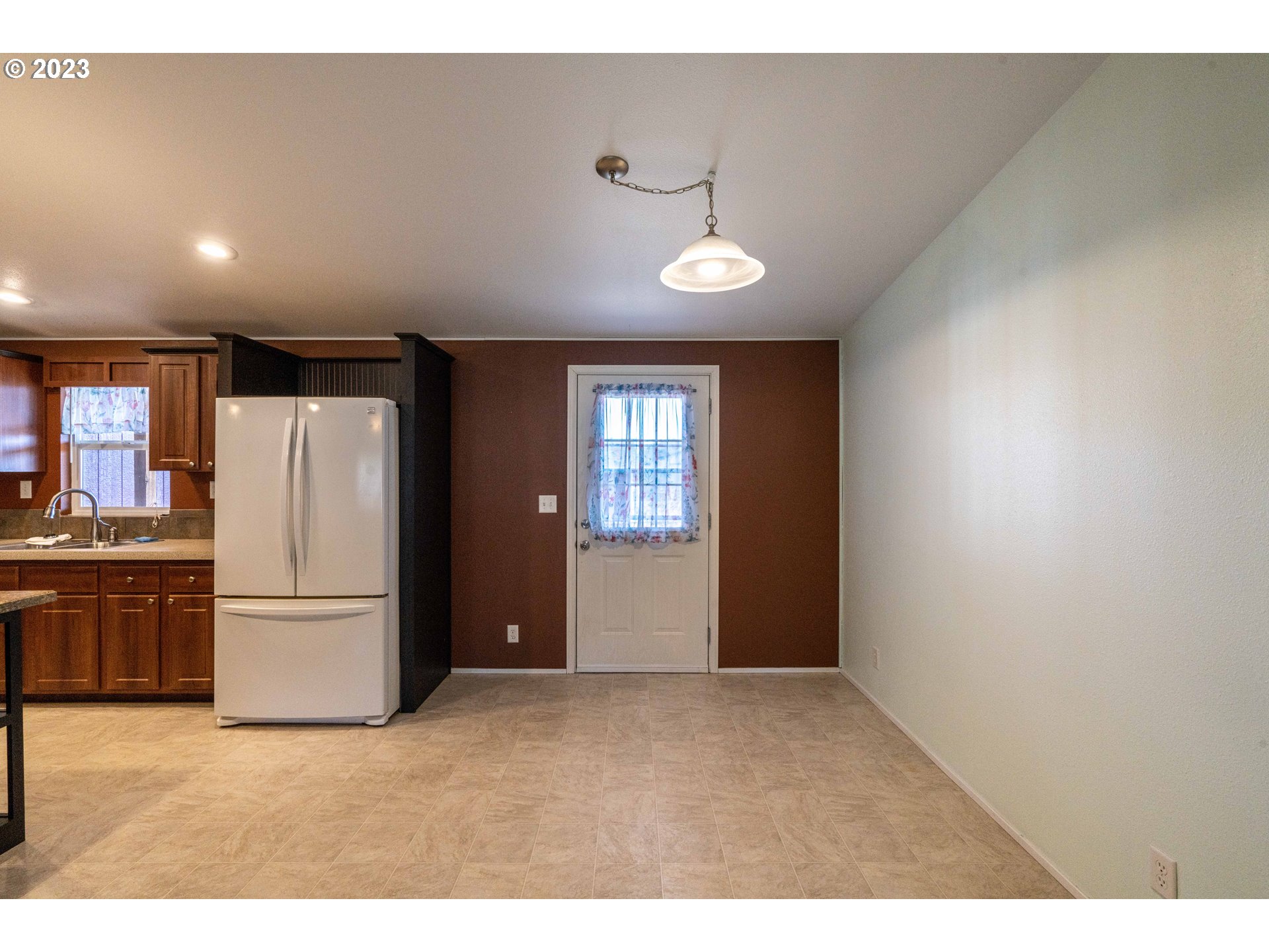 1005 Cedar Loop Lakeside, OR 97449 - Photo 10 of 32 Dining Area