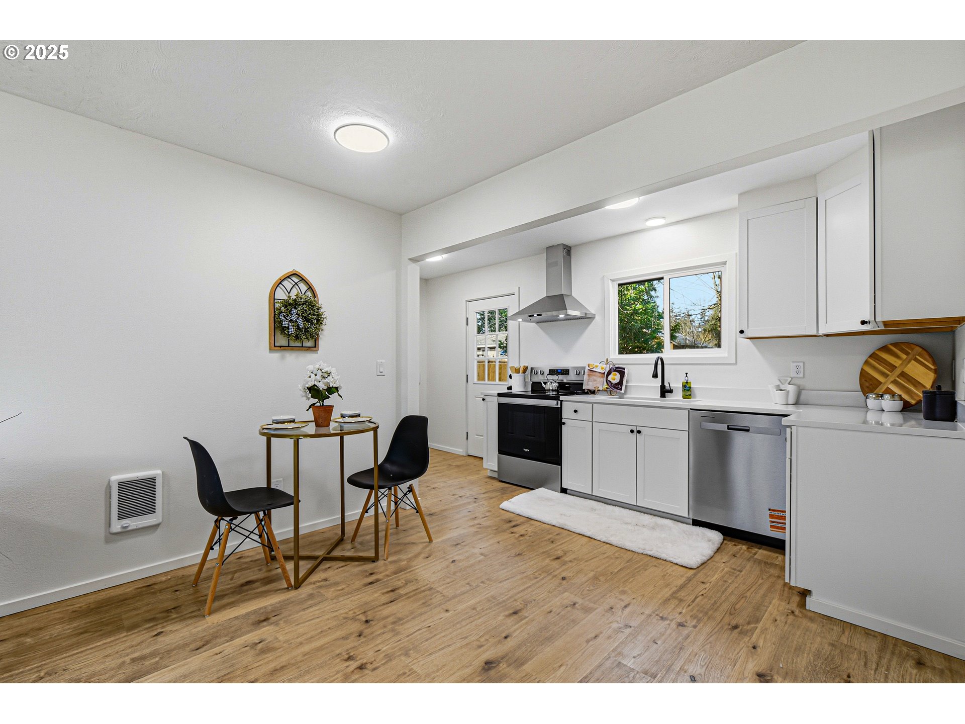 8531 Southeast 88th Avenue Portland, OR 97266 - Photo 8 of 25