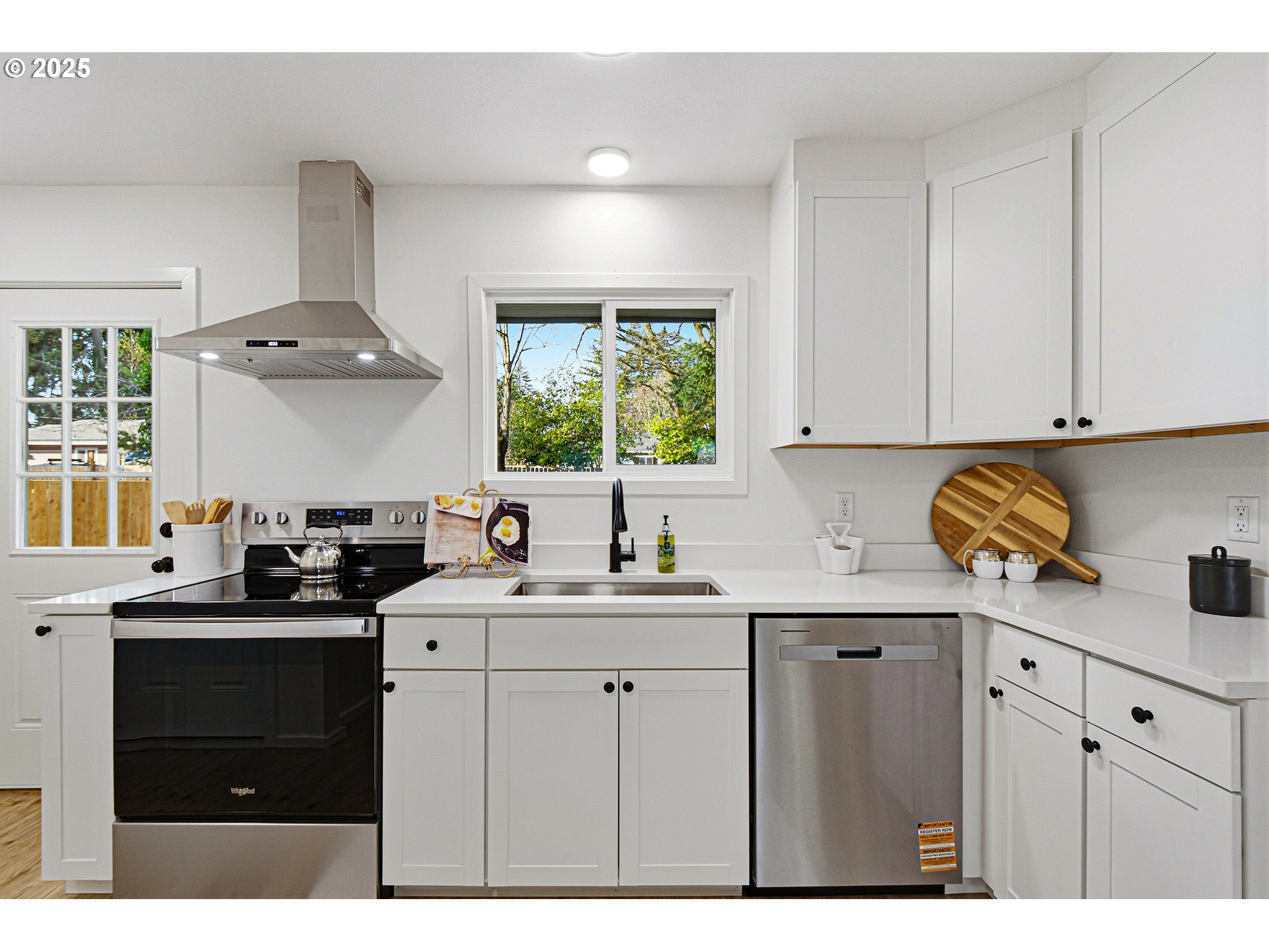 8531 Southeast 88th Avenue Portland, OR 97266 - Photo 9 of 25