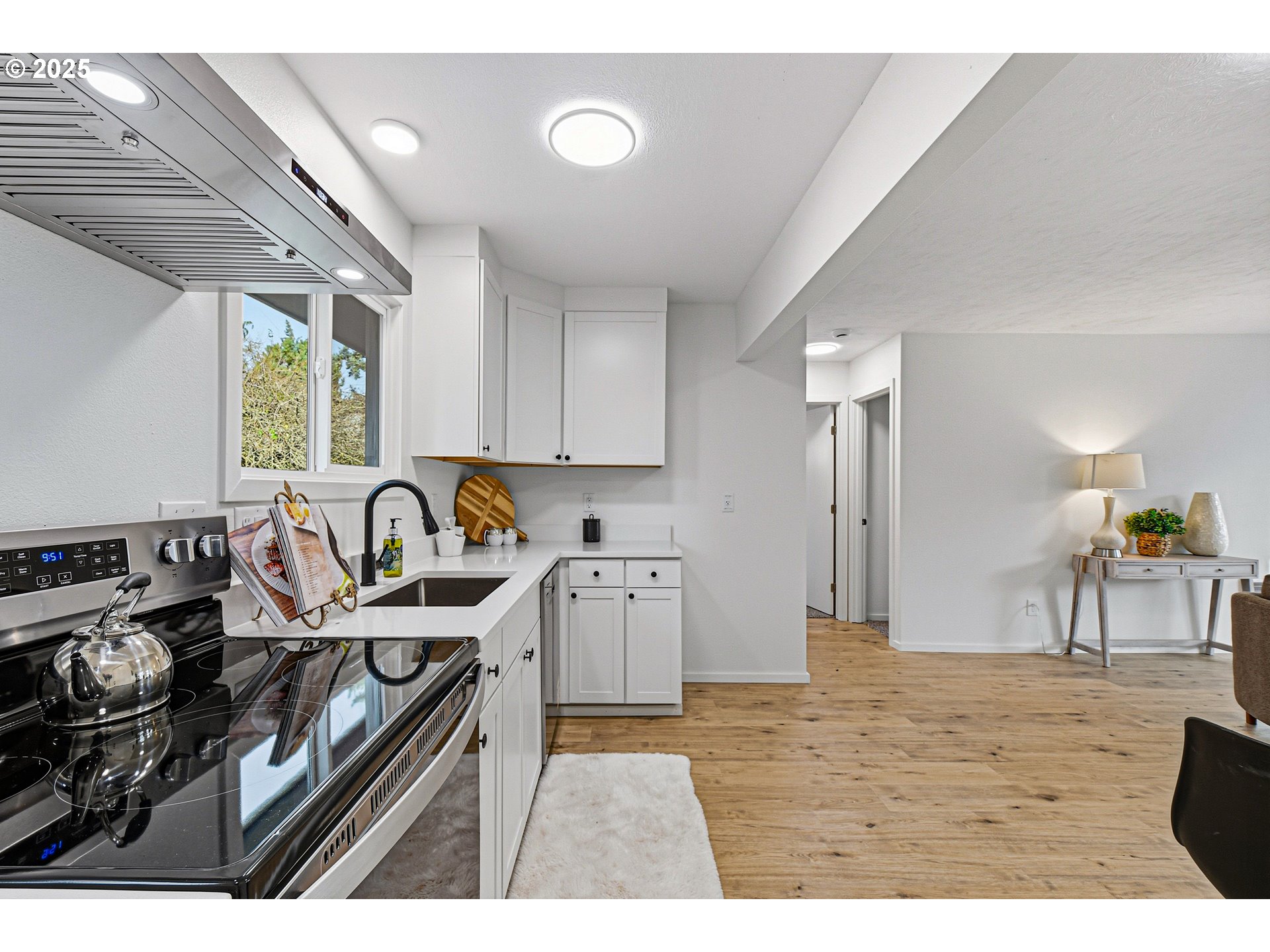 8531 Southeast 88th Avenue Portland, OR 97266 - Photo 10 of 25