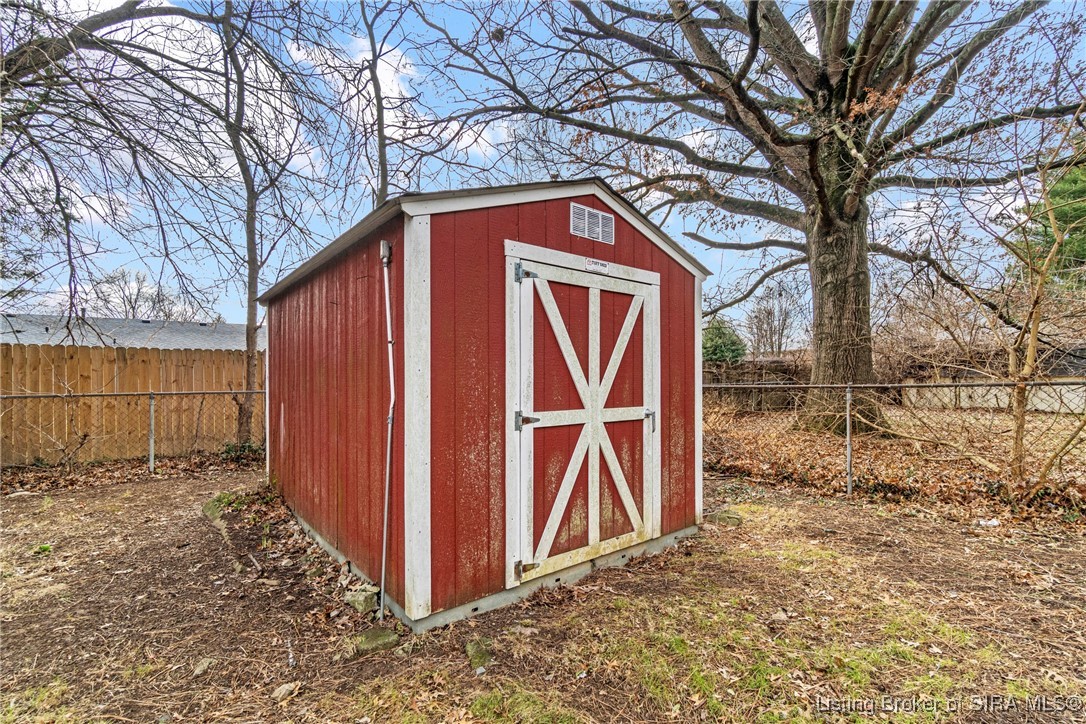 3136 Middle Road Jeffersonville, IN 47130 - Photo 38 of 40