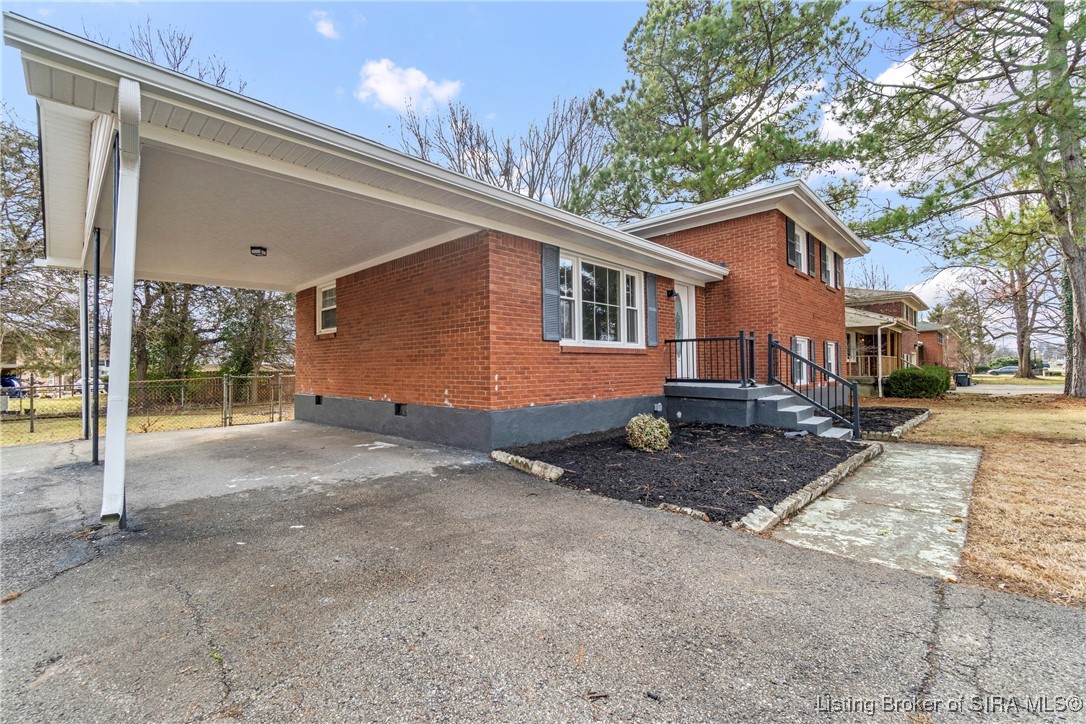 3136 Middle Road Jeffersonville, IN 47130 - Photo 5 of 40