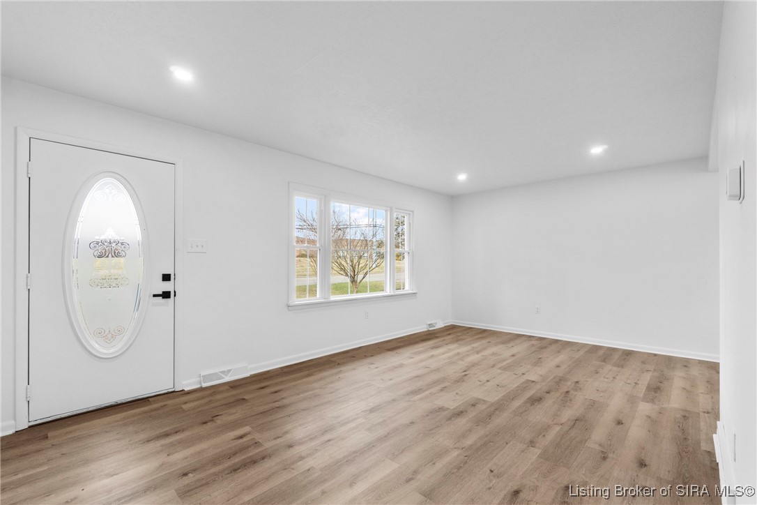 3136 Middle Road Jeffersonville, IN 47130 - Photo 7 of 40