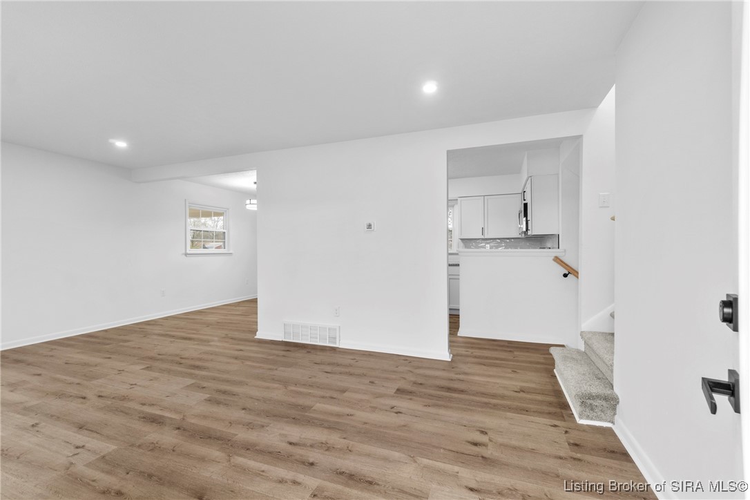 3136 Middle Road Jeffersonville, IN 47130 - Photo 8 of 40