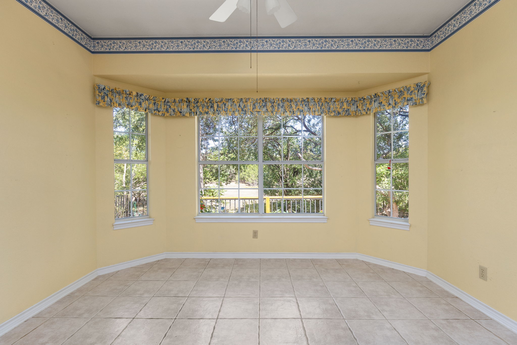 134 Canyon Road Georgetown, TX 78628 - Photo 11 of 40 A spacious bay window area frames tranquil outdoor views over durable tile flooring.