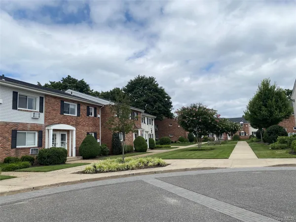 $3,100 | 344 Dawson Lane, Jericho, NY 11753