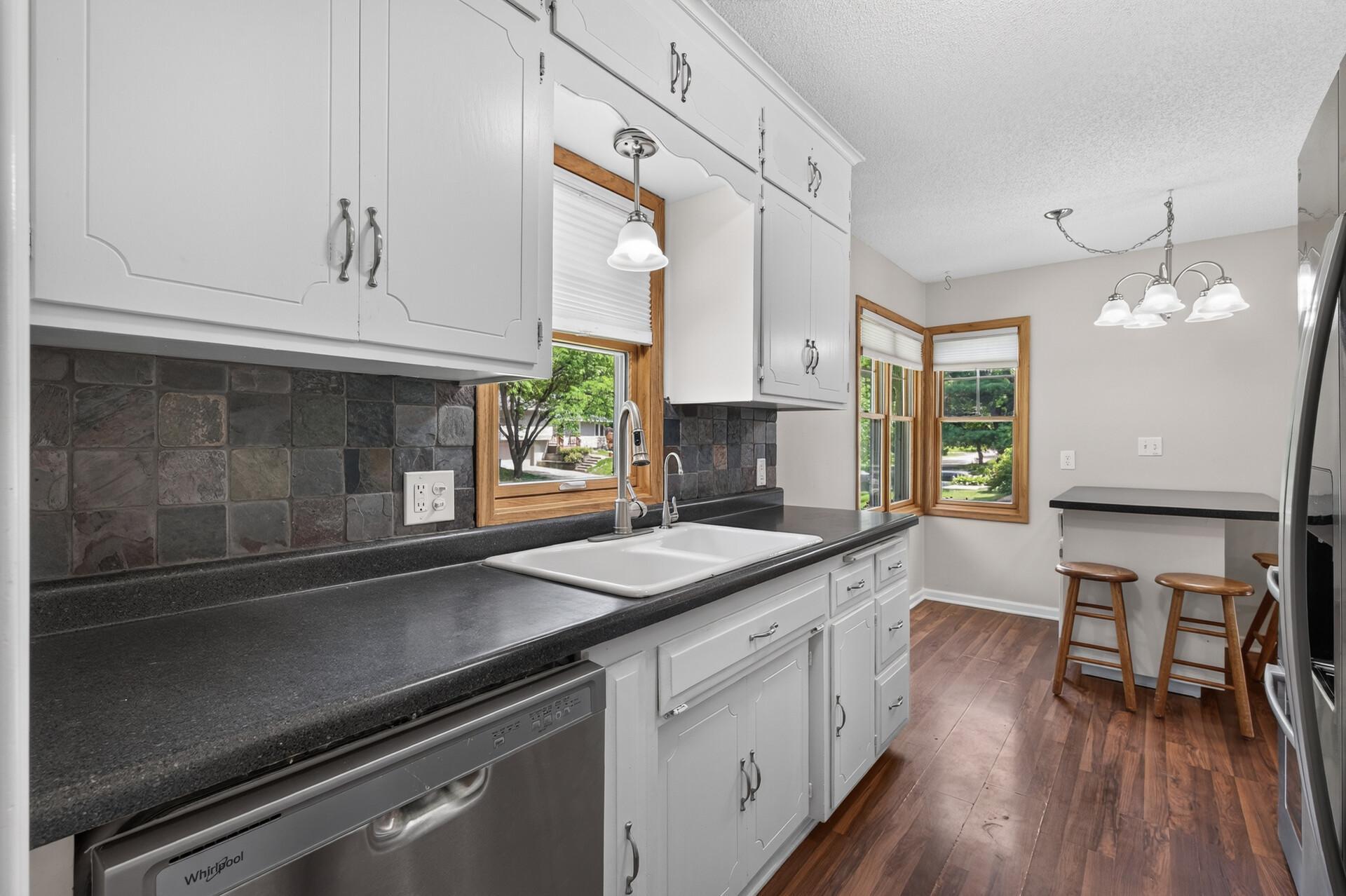 5302 Holiday Road Minnetonka, MN 55345 - Photo 5 of 30